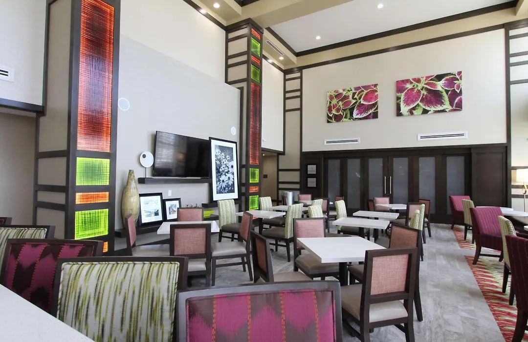 Hampton Inn & Suites Dallas Market Center-1